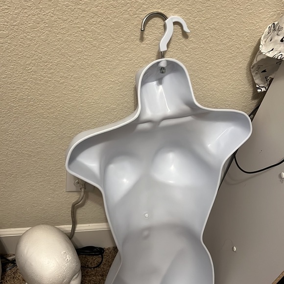 COPY - Hanging mannequin and styrofoam head display - Picture 2 of 3